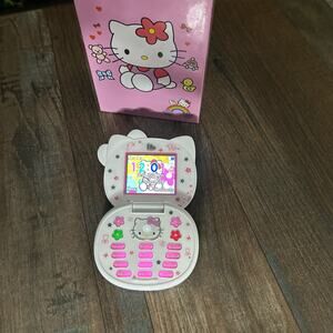 °｡⋆♡ Hello Kitty Flip Phone